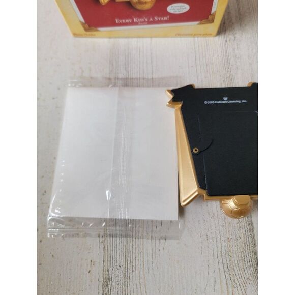 Hallmark Every Kid's A Star! Soccer ornament Xmas - Picture 7 of 7